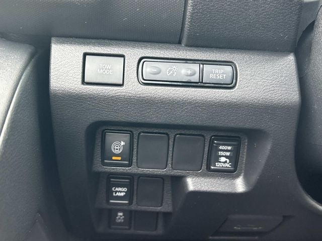 2024 Nissan Frontier SL