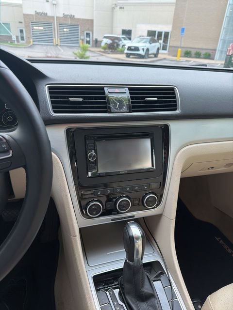2012 Volkswagen Passat 2.5 SE