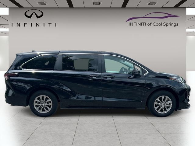 2026 Toyota Sienna LE 8 Passenger