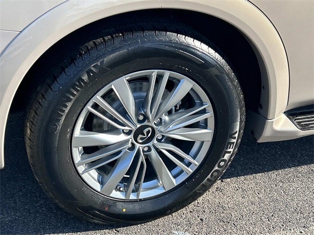 2023 INFINITI QX80 LUXE