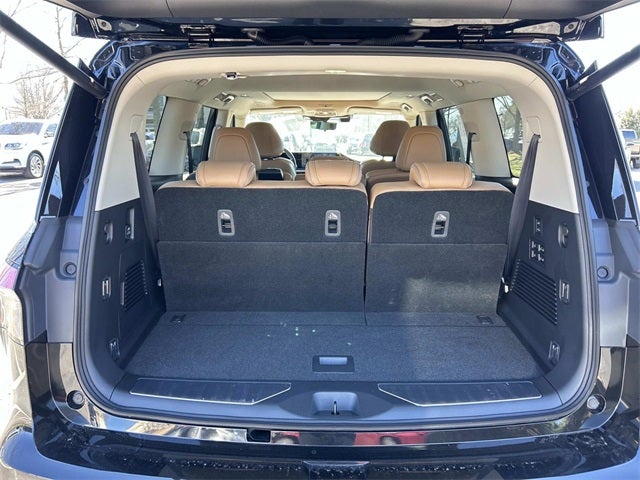 2025 INFINITI QX80 SENSORY W/ SPLIT BENCH
