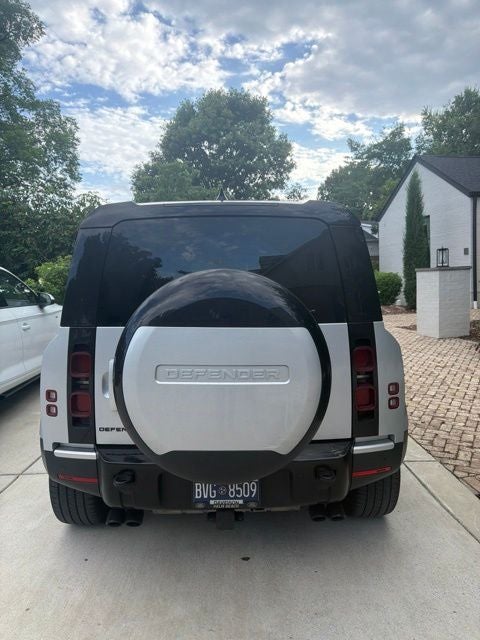 2024 Land Rover Defender 110 SE