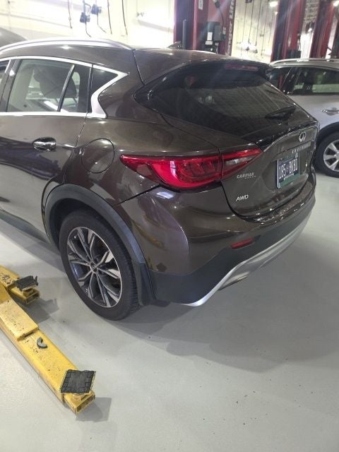 2017 INFINITI QX30 Premium