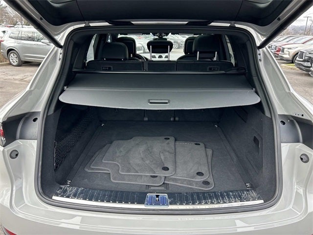 2023 Porsche Cayenne Platinum Edition