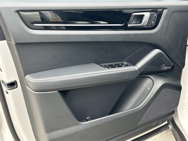 2023 Porsche Cayenne Platinum Edition