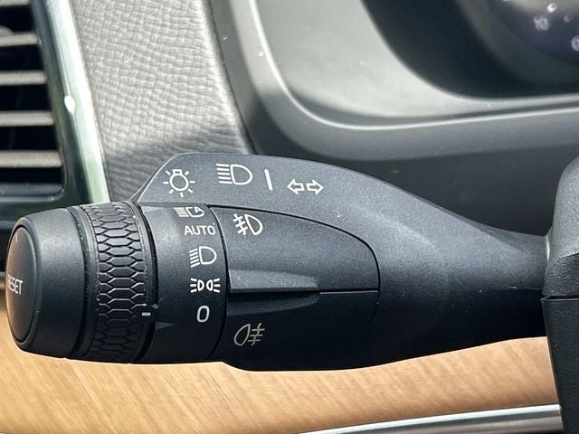 2024 Volvo XC90 B6 Plus Bright Theme