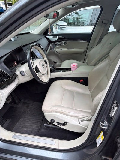 2018 Volvo XC90 T6 Momentum
