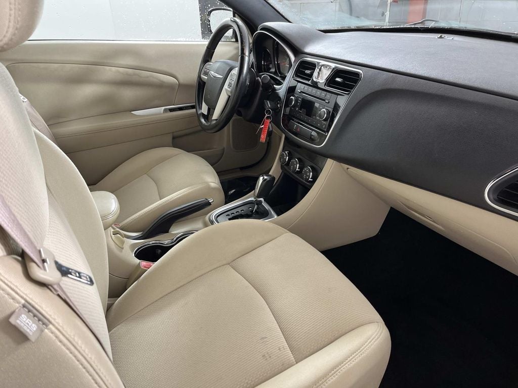 2014 Chrysler 200 Touring Convertible