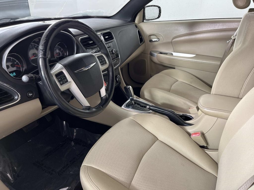 2014 Chrysler 200 Touring Convertible