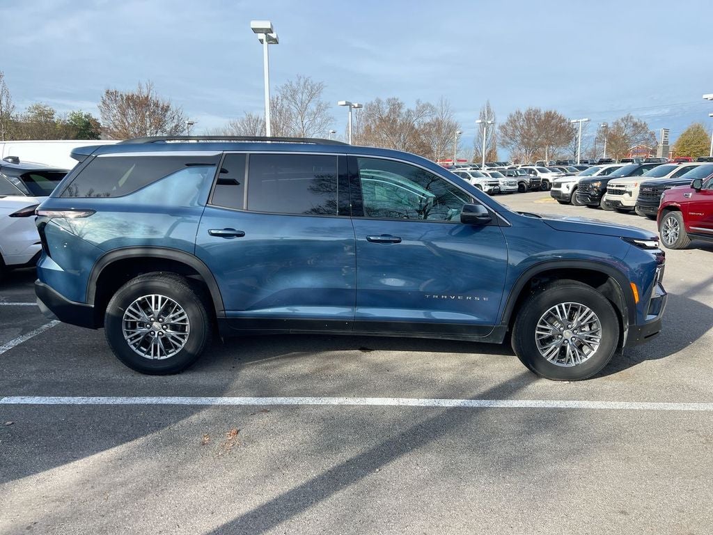 2025 Chevrolet Traverse FWD LT