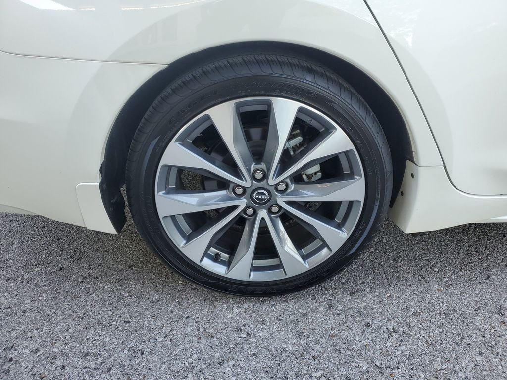 2023 Nissan Maxima Platinum