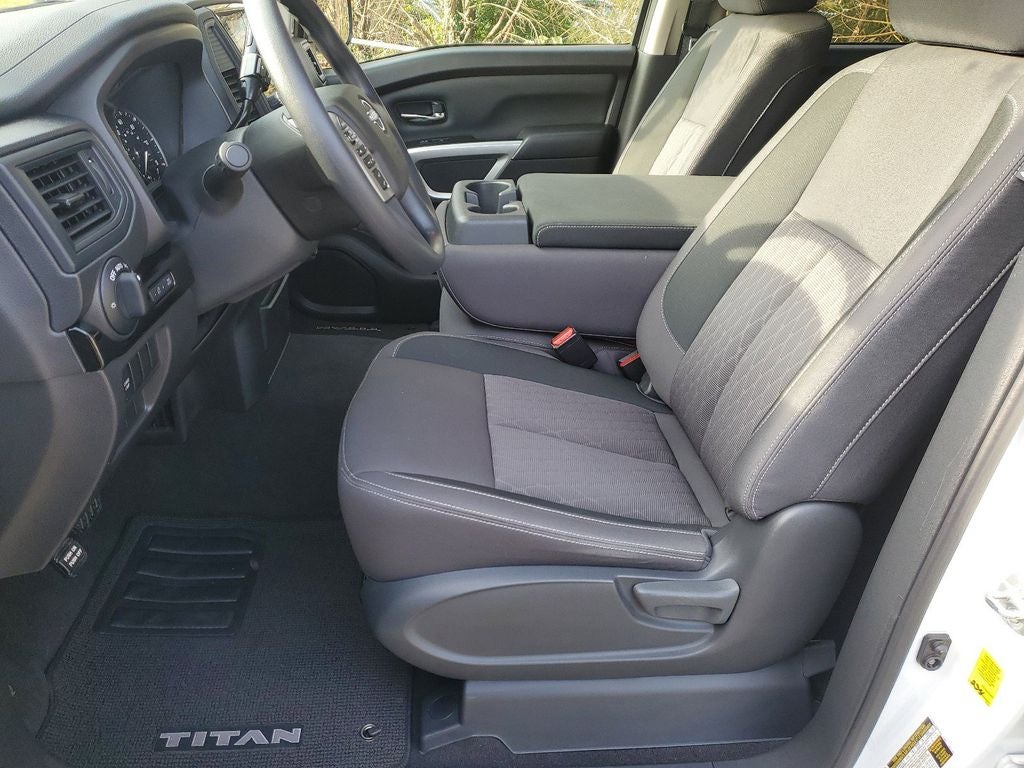 2024 Nissan Titan SV