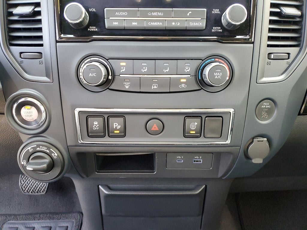 2024 Nissan Titan SV