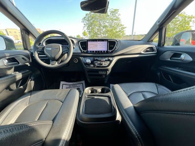 2022 Chrysler Pacifica Hybrid Touring L