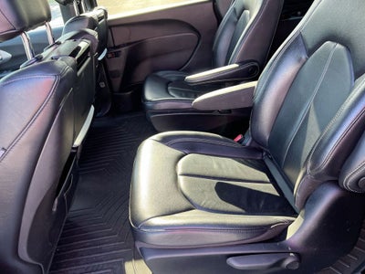 2022 Chrysler Pacifica Hybrid Touring L