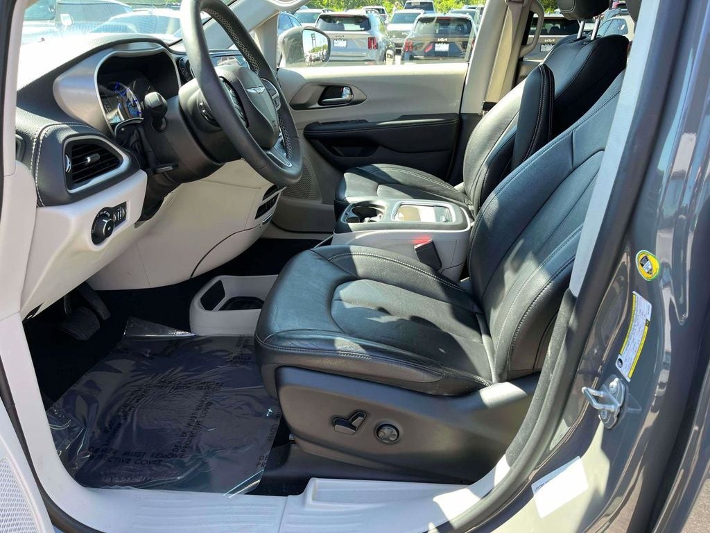 2022 Chrysler Pacifica Hybrid Touring L