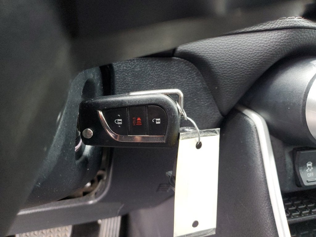 2020 Toyota RAV4 LE