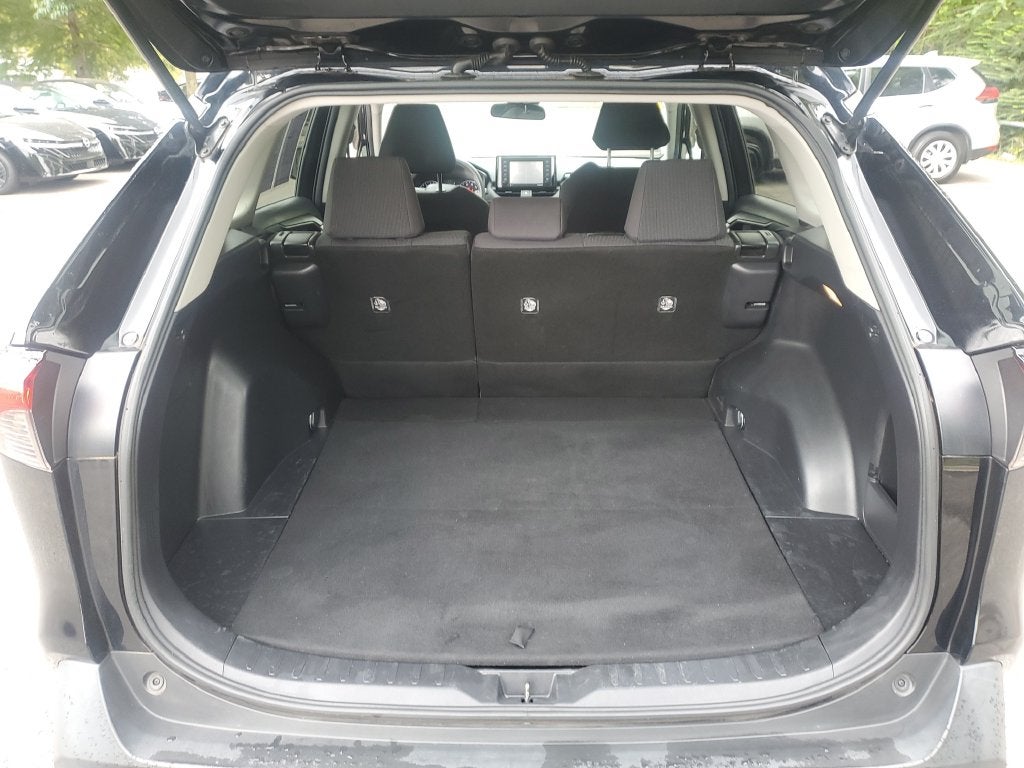 2020 Toyota RAV4 LE