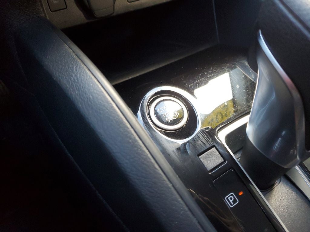 2024 Nissan Versa 1.6 SR