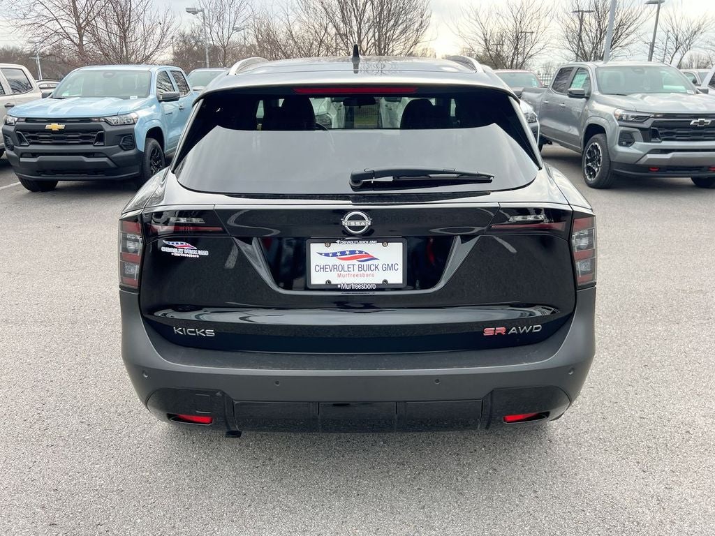 2025 Nissan Kicks SR