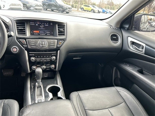 2020 Nissan Pathfinder SV