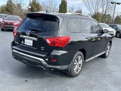 2020 Nissan Pathfinder SV