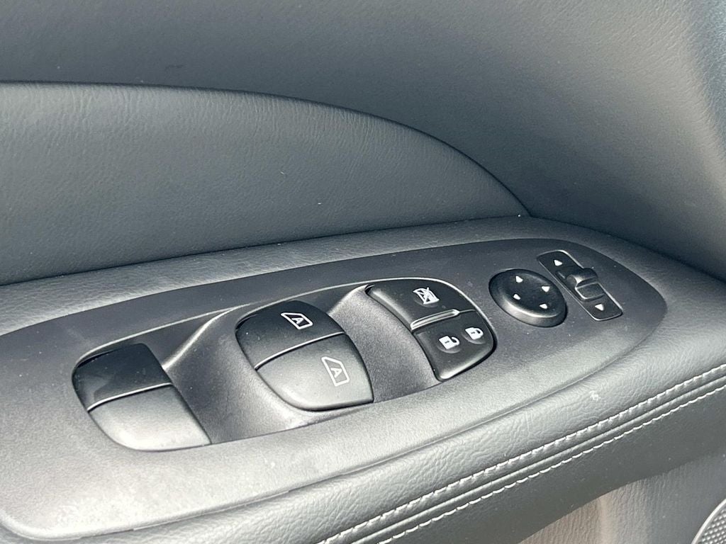 2017 Nissan Pathfinder SL