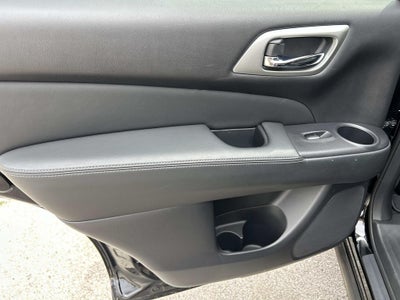 2017 Nissan Pathfinder SL