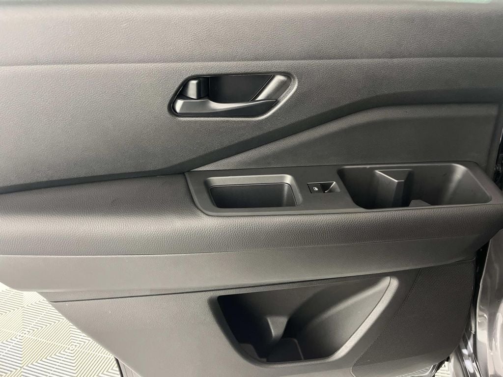 2025 Nissan Pathfinder S