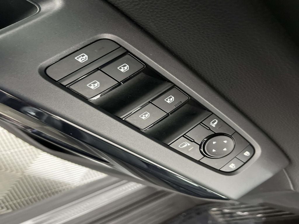 2025 Nissan Pathfinder S