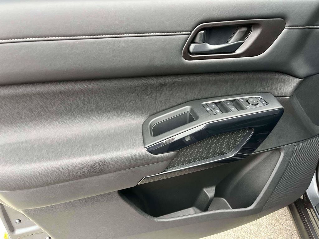 2025 Nissan Pathfinder S