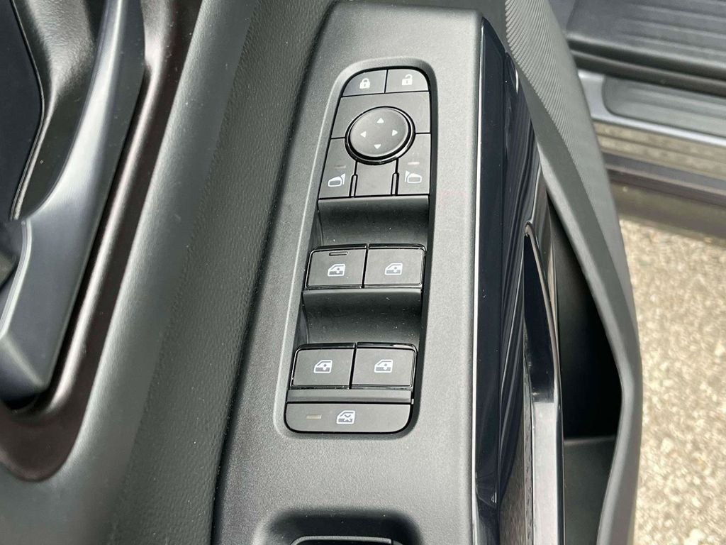 2025 Nissan Pathfinder S