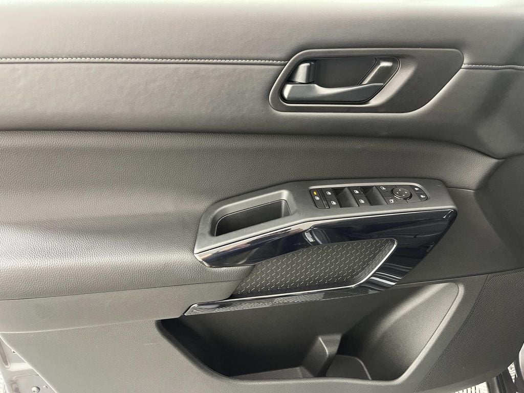 2025 Nissan Pathfinder S
