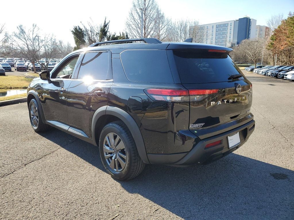 2024 Nissan Pathfinder SV