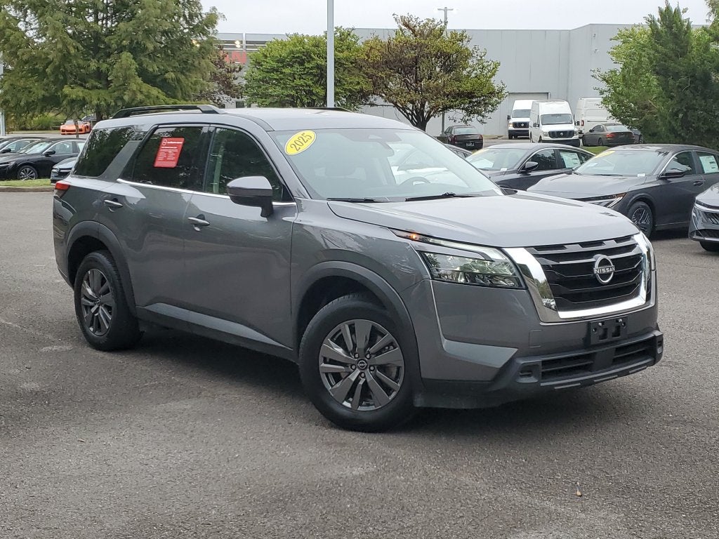 2025 Nissan Pathfinder SV