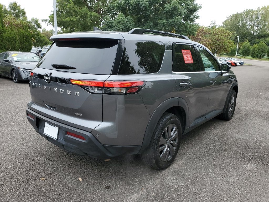 2025 Nissan Pathfinder SV