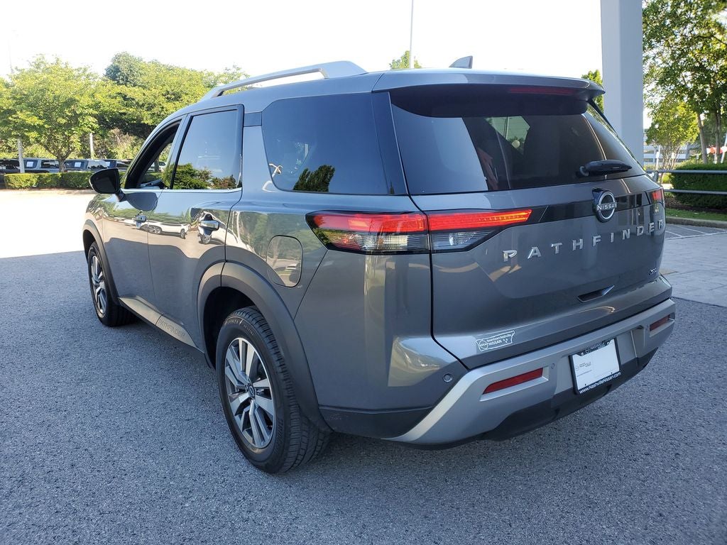 2023 Nissan Pathfinder SL