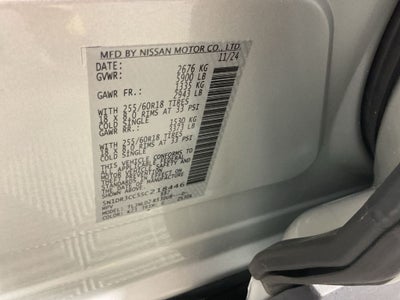 2025 Nissan Pathfinder SL