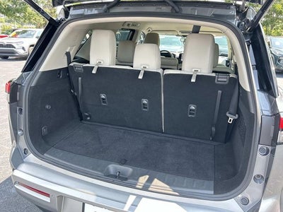 2025 Nissan Pathfinder SL