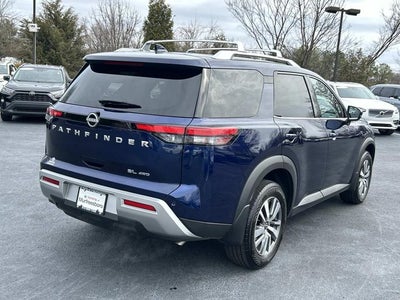 2025 Nissan Pathfinder SL