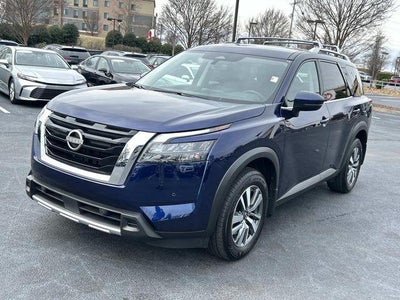 2025 Nissan Pathfinder SL