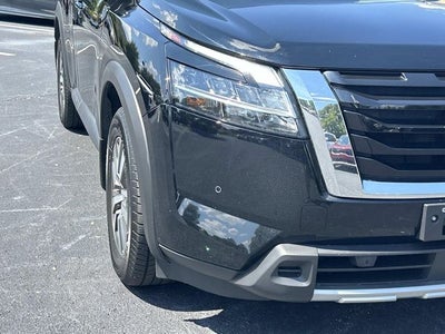 2024 Nissan Pathfinder SL