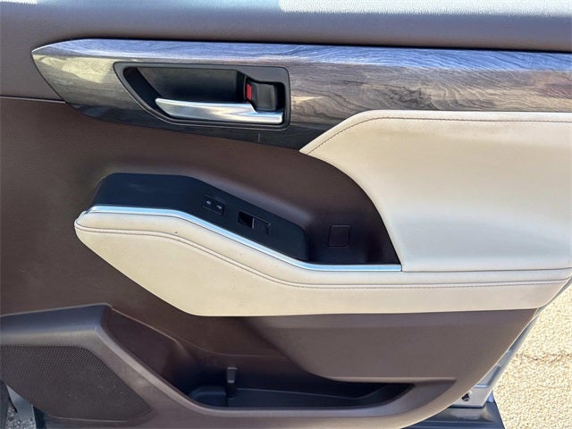 2020 Toyota Highlander Hybrid Platinum