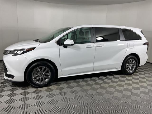 2024 Toyota Sienna LE 8 Passenger