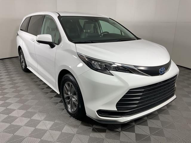 2024 Toyota Sienna LE 8 Passenger
