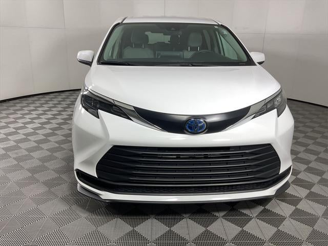 2024 Toyota Sienna LE 8 Passenger