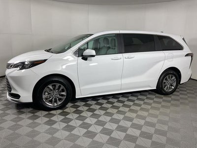 2024 Toyota Sienna LE 8 Passenger