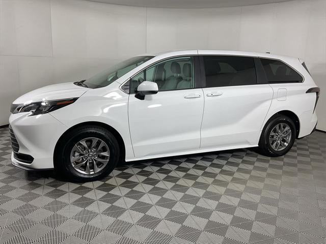 2024 Toyota Sienna LE 8 Passenger