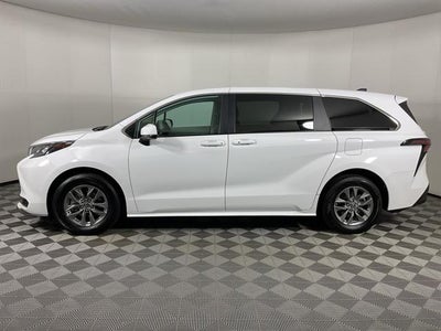2024 Toyota Sienna LE 8 Passenger
