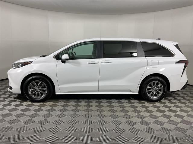 2024 Toyota Sienna LE 8 Passenger